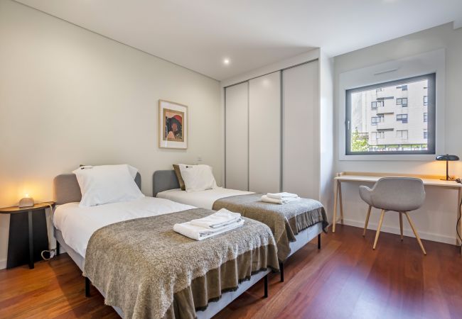 Apartamento en Oporto - Nomad`s Lux - 2BDR & Parking Flores Square Porto Apartamento en Oporto - Nomad`s Lux - 2BDR & Parking Flores Square Porto