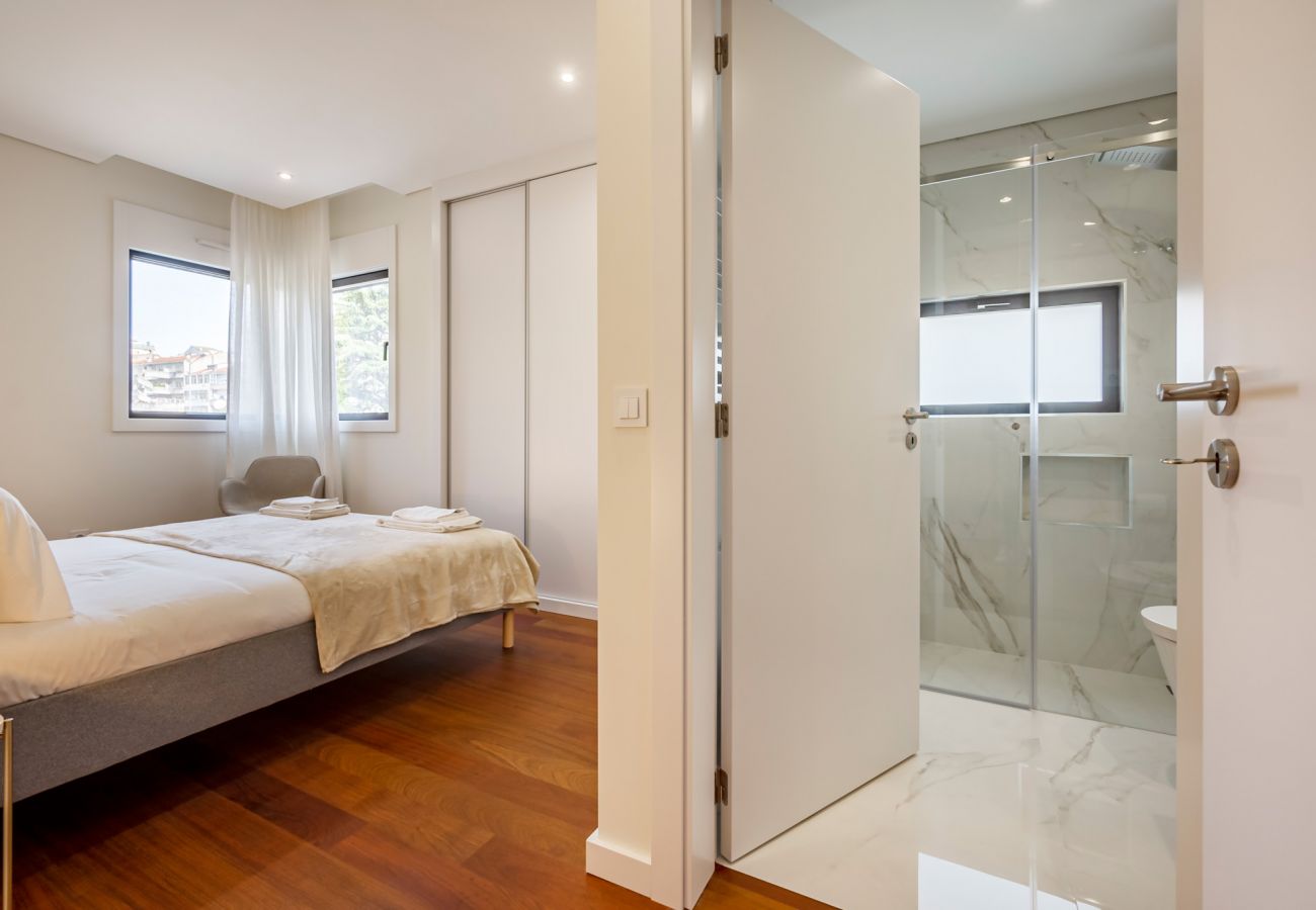 Apartamento em Porto - Nomad`s Lux - 2BDR & Parking Flores Square Porto Apartamento em Porto - Nomad`s Lux - 2BDR & Parking Flores Square Porto