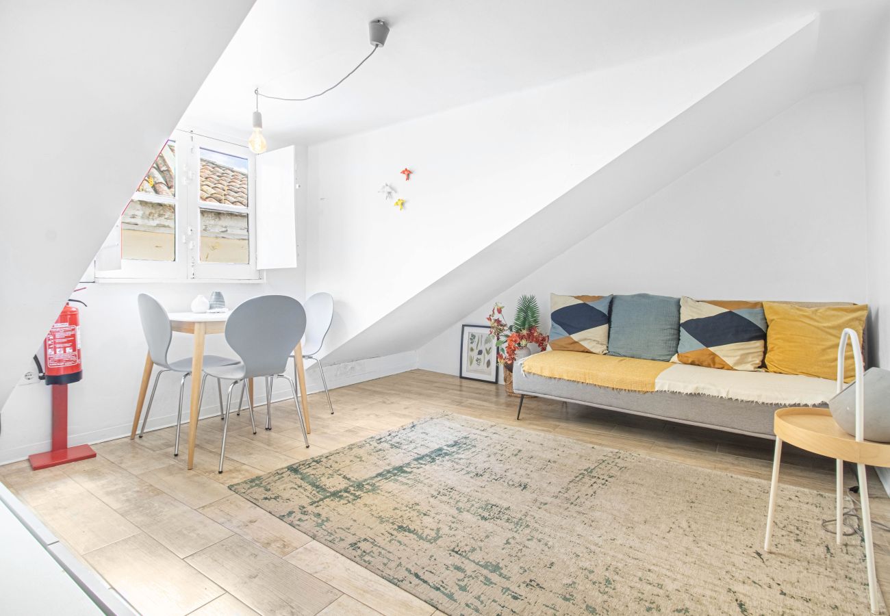 Apartamento em Lisboa - Nomad's Castel Lisbon - 1BDR The Reader