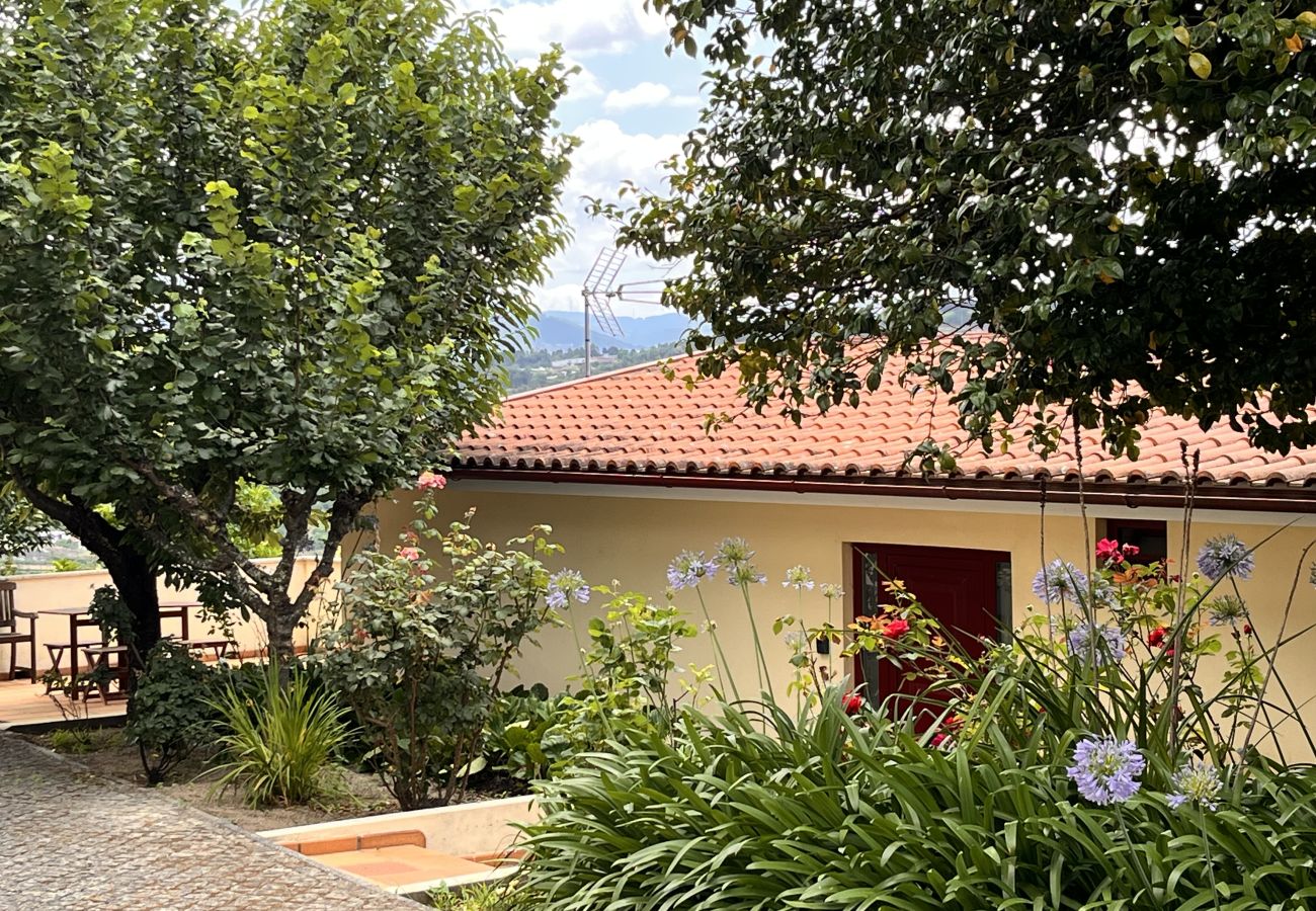 Alojamento de turismo rural em Pedraça - Nomad's Country - Cimo de Vila Casa Jardim