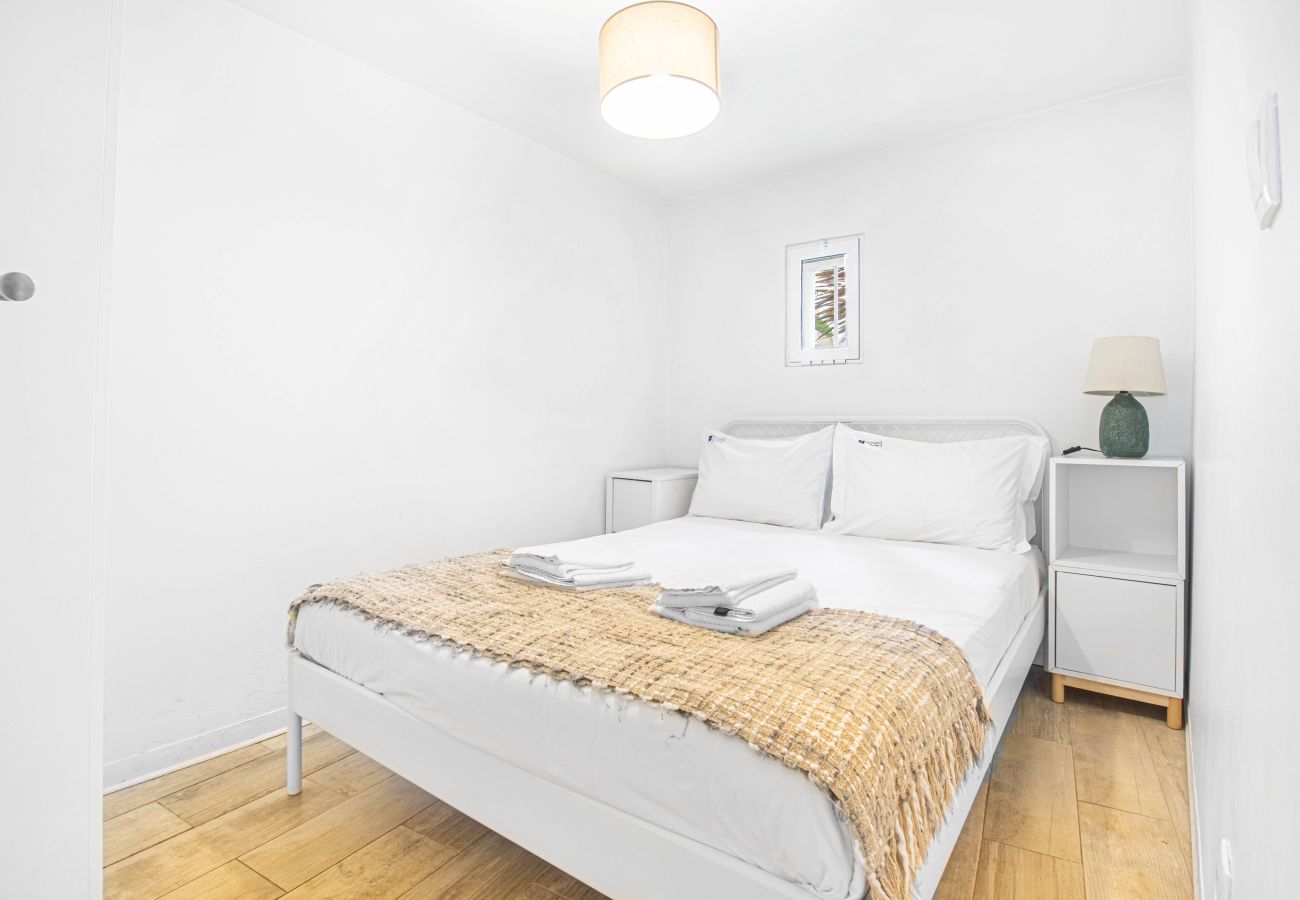 Apartment in Lisbon - Nomad's Castel Lisbon - 1BDR The Reader