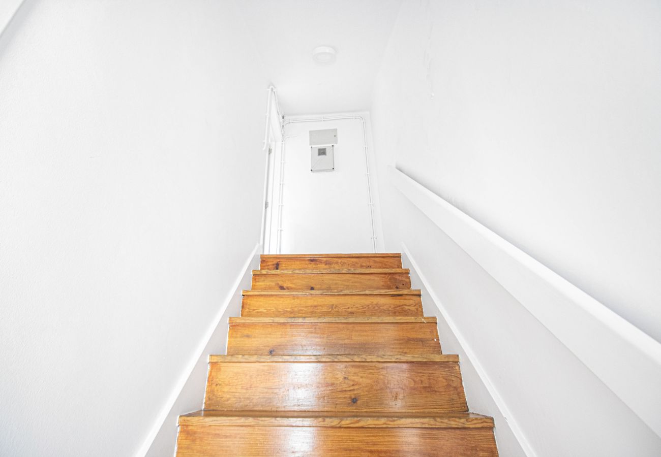 Apartment in Lisbon - Nomad's Castel Lisbon - 1BDR The Reader