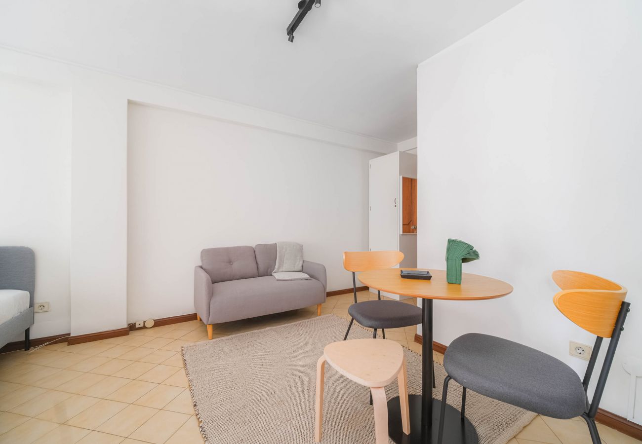 Apartment in Porto - Nomad's Easy Stay - 1BED Sunrise Cedofeita