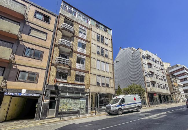 Apartment in Porto - Nomad's Easy Stay - 1BED Sta Catarina City View