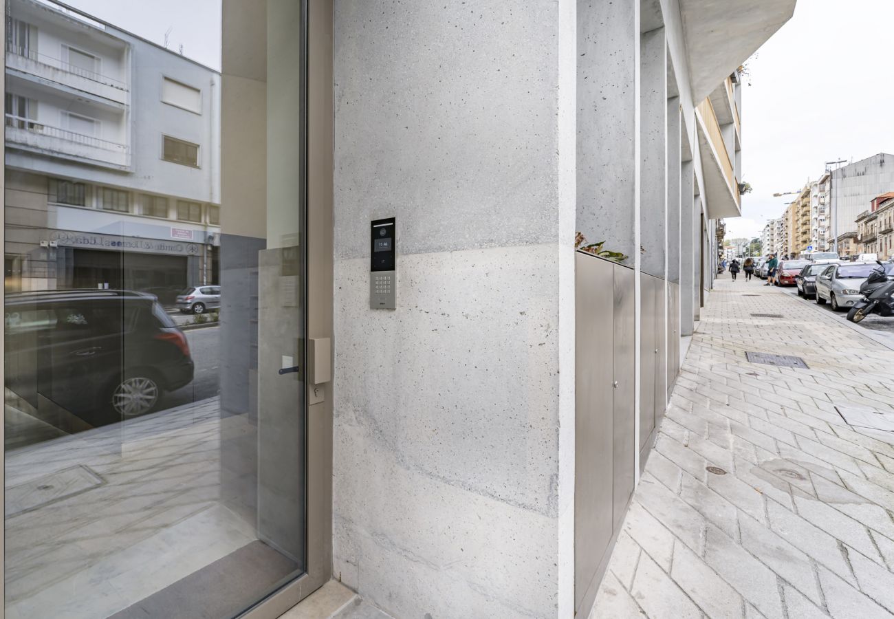 Apartment in Porto - Nomad's Easy Stay - 1BED 6th Floor Campanhã