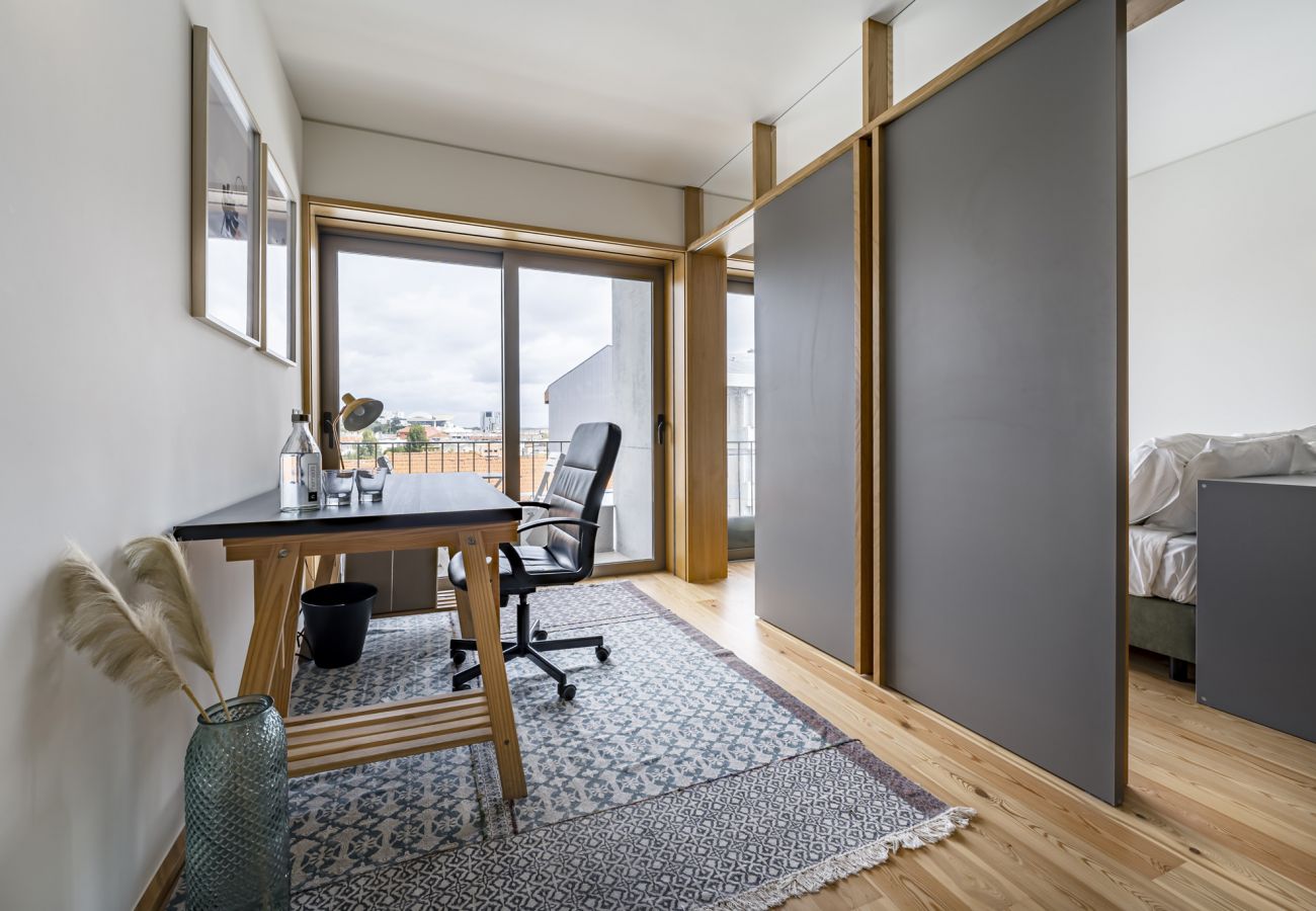 Apartment in Porto - Nomad's Easy Stay - 1BED 6th Floor Campanhã