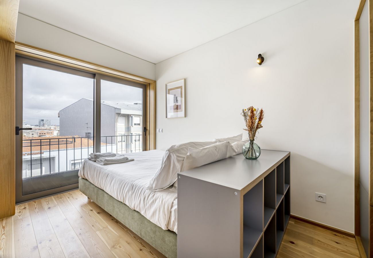 Apartment in Porto - Nomad's Easy Stay - 1BED 6th Floor Campanhã