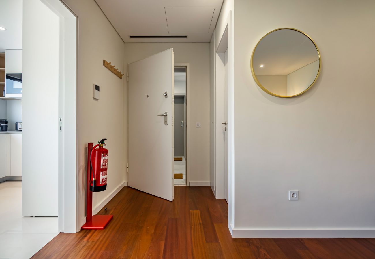 Apartment in Porto - Nomad's Lux - 2BDR & Parking Flores Square Porto