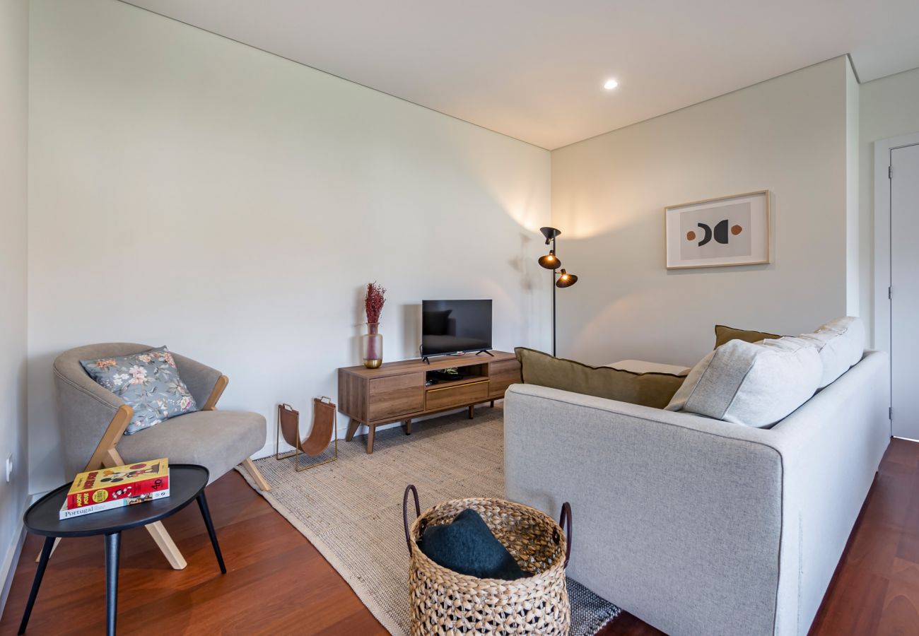 Apartment in Porto - Nomad's Lux - 2BDR & Parking Flores Square Porto
