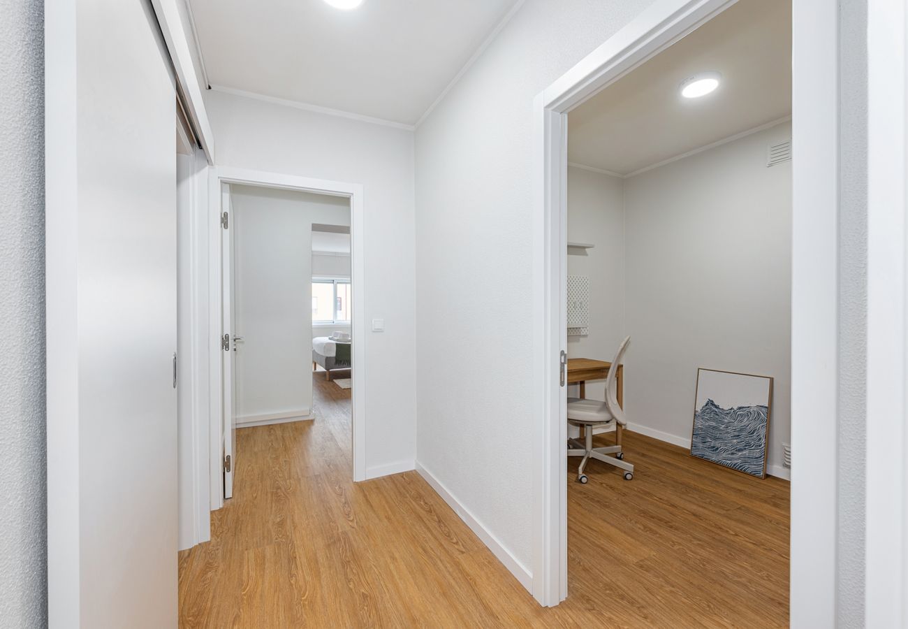 Apartment in Porto - Nomad's Family - 3BDR The Home Base Porto