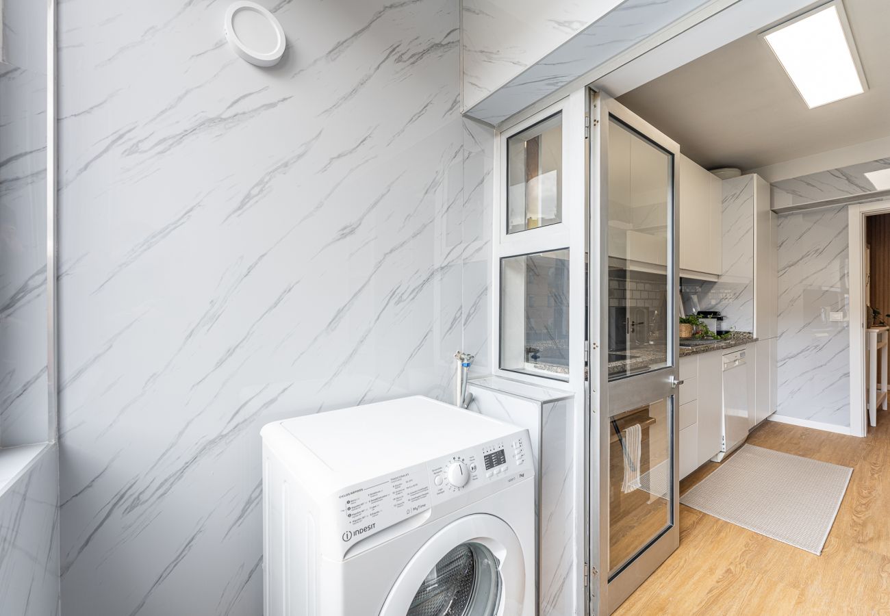 Apartment in Porto - Nomad's Family - 3BDR The Home Base Porto