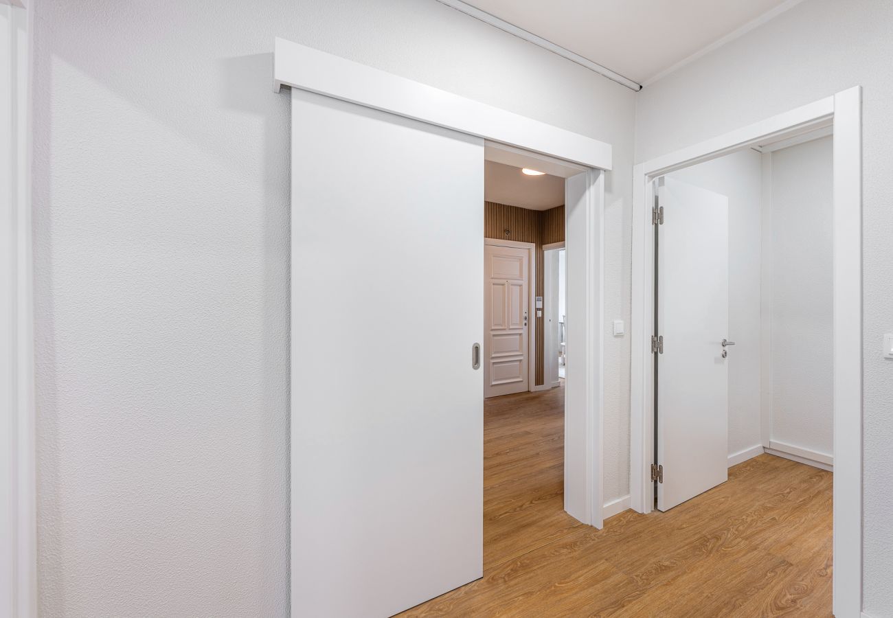 Apartment in Porto - Nomad's Family - 3BDR The Home Base Porto