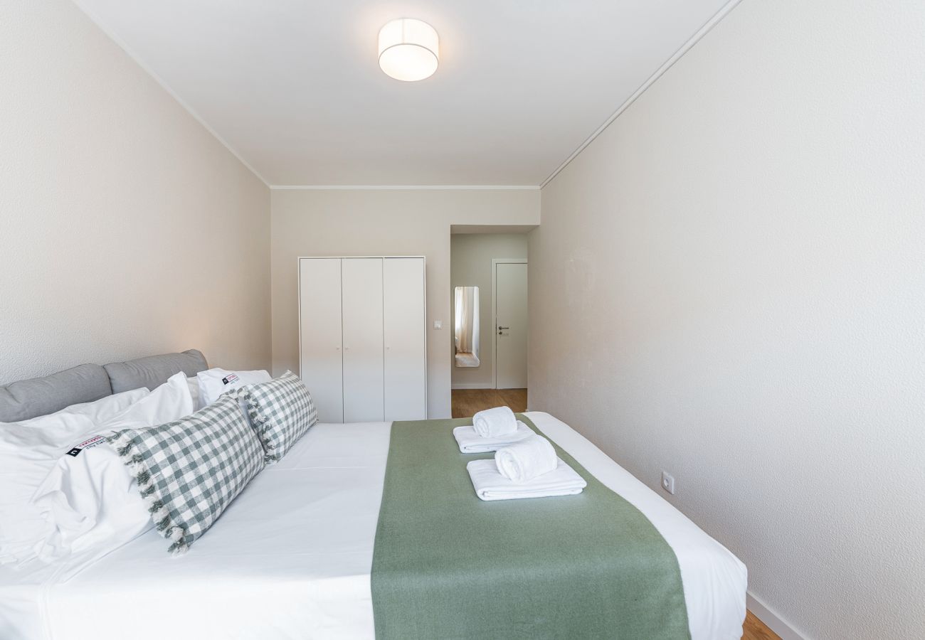 Apartment in Porto - Nomad's Family - 3BDR The Home Base Porto